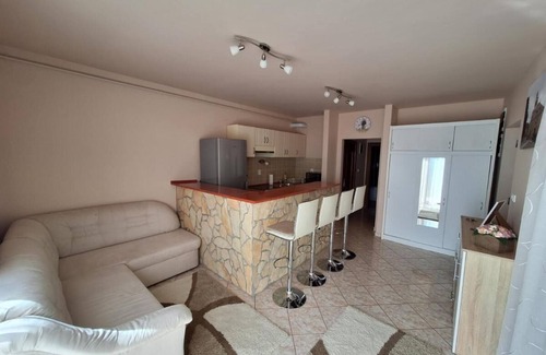 Pecs Apartamento | Peaceful 1-Bedroom Apartment with AC, Terrace, and Free WiFi in Pécs