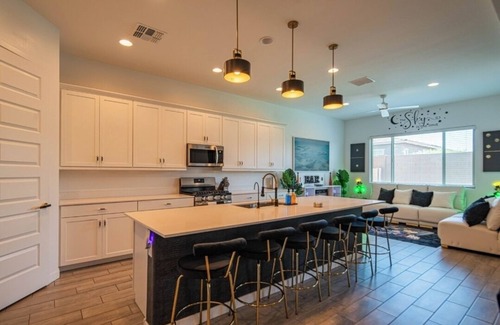 South Mountain Casa | Peaceful 1BR,Cal King Bed, Fast WiFi, Near ASU & Downtown Bikes + Workspace