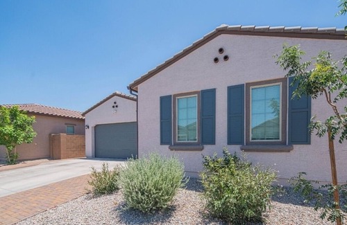 South Mountain Casa | Peaceful 1BR,Cal King Bed, Fast WiFi, Near ASU & Downtown Bikes + Workspace