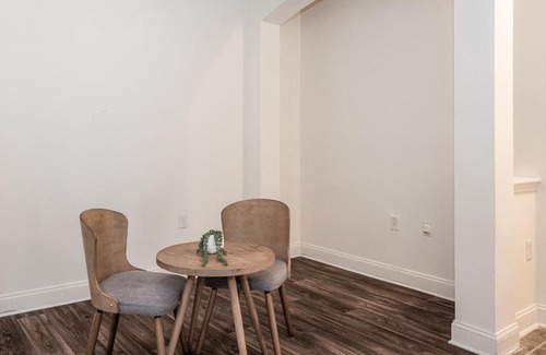 Wendover - Sedgewood Apartamento | Peaceful 1BR with Patio and Gym