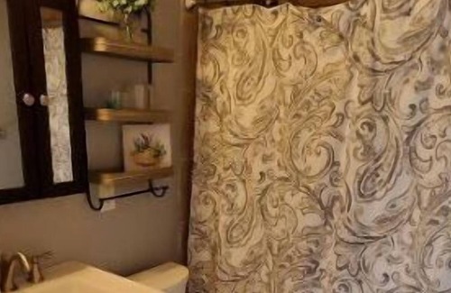 Town of Hastings Casa | Peaceful 2-bedroom town house with fireplace