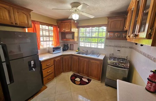 Charnocks Apartamento | Peaceful 2-bedroom downstairs apartment walking distance to the airport.