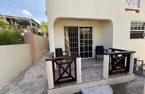 Charnocks Apartamento | Peaceful 2-bedroom downstairs apartment walking distance to the airport.