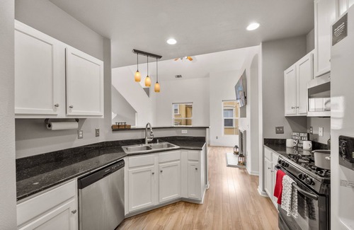 Reno Casa | Peaceful 2 Bedroom with Pool & Hot Tub in South Reno 2/2