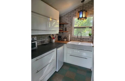 Palm Harbor Casa | Peaceful 2-Story Cottage Retreat ~ Close to Beaches & Pinellas Trail!