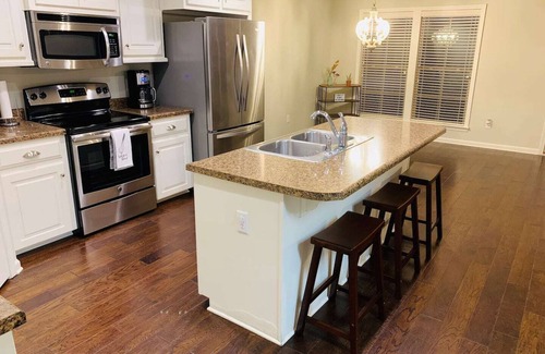 Dothan Casa | Peaceful 3BR/2BA Hidden Lake Home Near ACOM w/WiFi