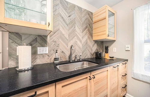 Mount Pleasant Casa | Peaceful 3br/2ba Shem Creek Getaway!