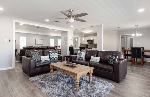 Bedford Casa | Peaceful 3BR Home Cowboy Stdm, Globe Life, Airport