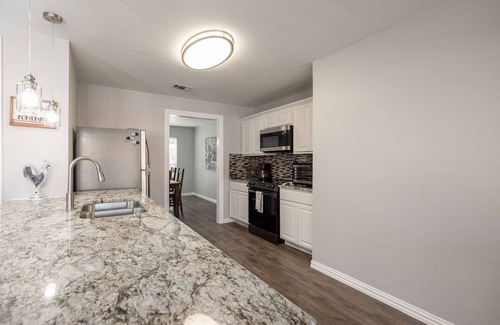 Bedford Casa | Peaceful 3BR Home Cowboy Stdm, Globe Life, Airport