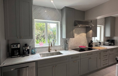 North Corals Casa | Peaceful 4 Bedroom Getaway: 8 min from the beach