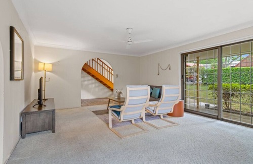 Sunnybank Casa | Peaceful 4BR at Sunnybank CBD w/2Parking/Yard/Mall