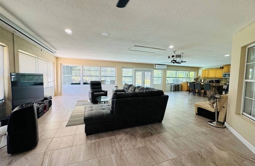 Lake Nona Medical City Casa | Peaceful 5-bedrooms house with pool!!