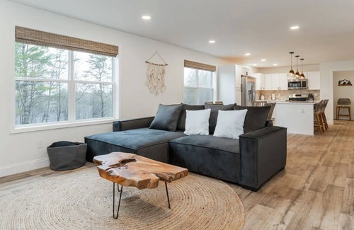 Marshall Casa | Peaceful 5 BR Home w/ Stunning Views & Game Room!