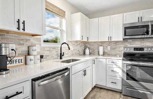 Marshall Casa | Peaceful 5 BR Home w/ Stunning Views & Game Room!