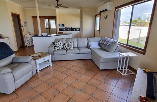 North Beach Casa | Peaceful 5 star Wallaroo getaway. Magnificent uninterrupted beach views. Sleep 8