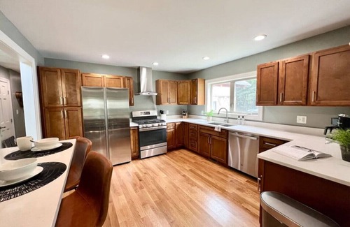 South Rutland Casa | Peaceful 5BR/2BA House - Sleeps 13!!