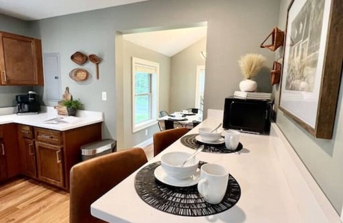 South Rutland Casa | Peaceful 5BR/2BA House - Sleeps 13!!