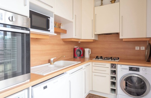 Saint-Mande Apartamento | Peaceful 6 Person Retreat Overlooking the Forest