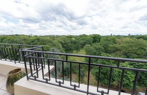 Saint-Mande Apartamento | Peaceful 6 Person Retreat Overlooking the Forest
