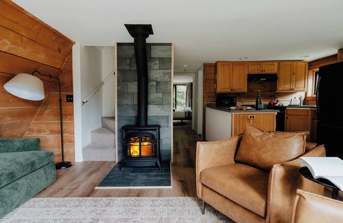 Tannersville Chalet De Esquí | Peaceful A-Frame Chalet w/ Hot Tub, Mtn Views Near Hunter + Kaaterskill Falls