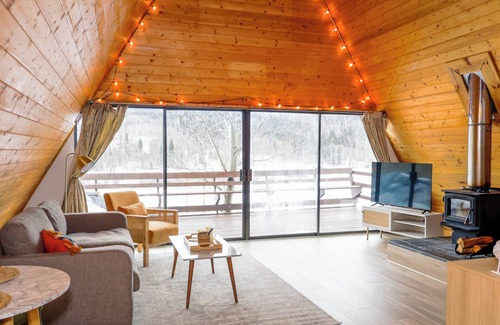 Kremmling Cabina | Peaceful A-Frame Cabin - Great Views with Hot Tub