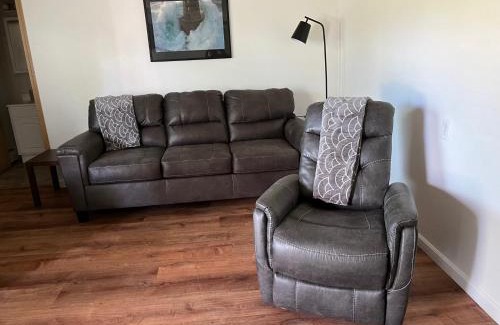 Kalifornsky Apartamento | Peaceful Acres Triplex One - Lighthouse Inn - Soldotna, Alaska