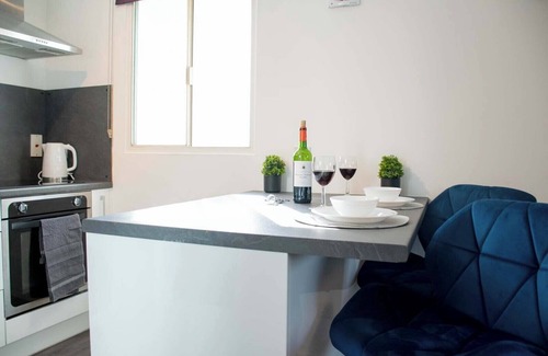 Langley Marish Apartamento | Peaceful and cozy 1 bed flat in Heathrow area. Plenty of FREE parking space.