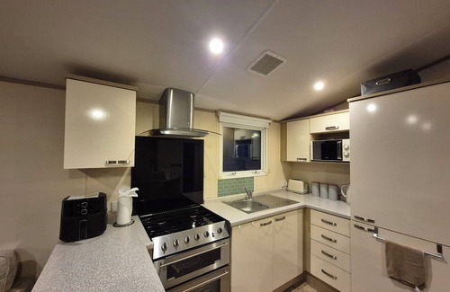 Ringwood Casa | Peaceful and fun family stay with entertainment, swimming and more. Dogs welcome