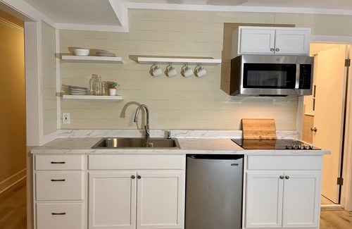 Lilburn Casa | Peaceful and quiet basement! Located on Lake Lucerne near 285 & 78.