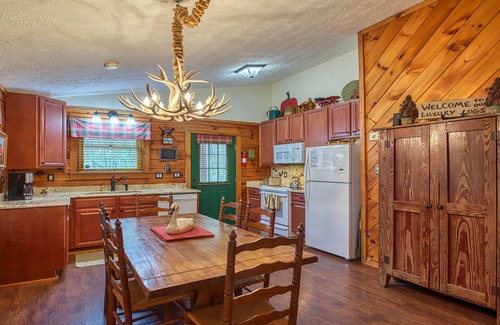 Maggie Valley Cabina | Registros de lujo tranquilo y relajante de la cabina