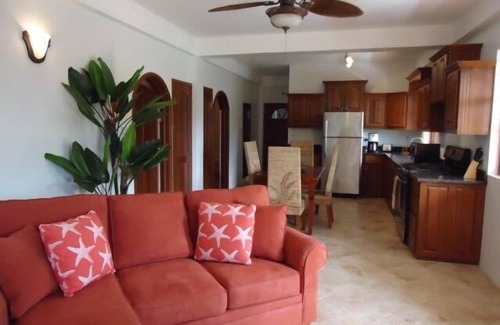 Marigot Bay Apartamento | Piscina, parrilla, 2 minutos a pie del agua. ¡Su estadía apoya a los niños locales necesitados!
