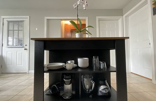 Bedford Casa | Peaceful apartment ☆ kitchen + WIFI + laundry + parking