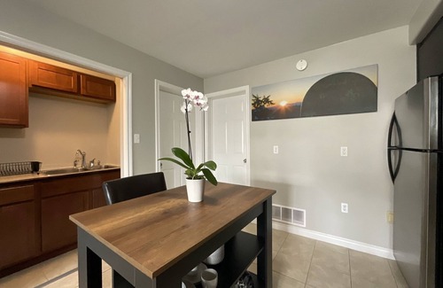 Bedford Casa | Peaceful apartment ☆ kitchen + WIFI + laundry + parking