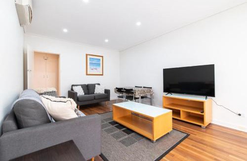Glenelg North Apartamento | Peaceful at the Pat - Free wine