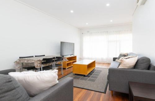 Glenelg North Apartamento | Peaceful at the Pat - Free wine