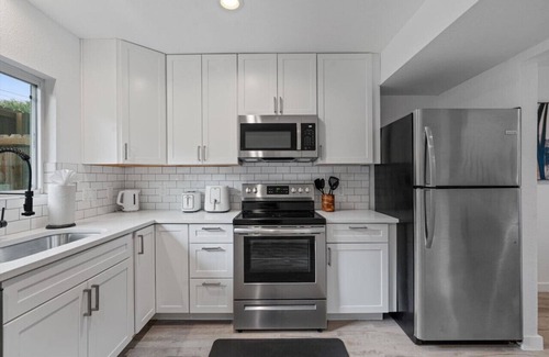 Coronado Hills Casa | Luxurious Hidden Gem l Downtown Access l Fireplace