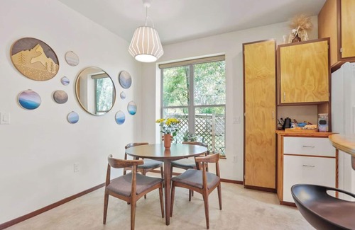Central East Austin Casa | Peaceful Austin Oasis w/ King Bed & private yard l Centrally Located