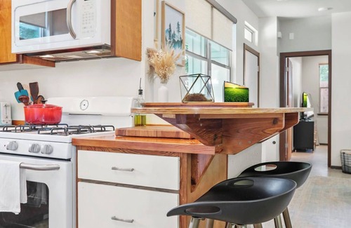 Central East Austin Casa | Peaceful Austin Oasis w/ King Bed & private yard l Centrally Located