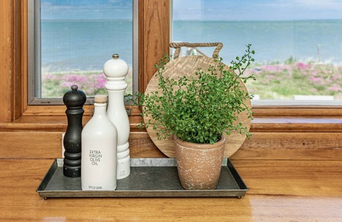 Town of East Hampton Casa | Peaceful beach bungalow on Gerard drive East Hampton Springs