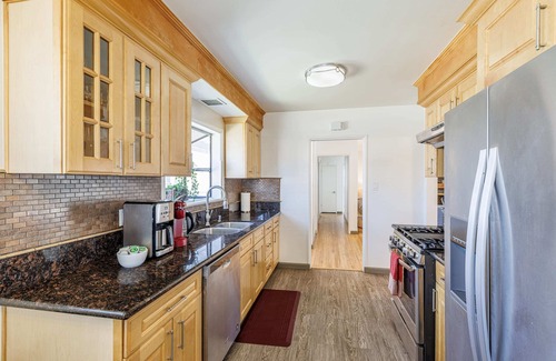 Winnetka Casa | *Peaceful & Beautiful! Pool, Firepit, BBQ, Central