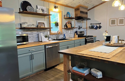 Stillwater Cabaña | Peaceful Boho Retreat Nestled in the Woods – 5 Mins from Downtown