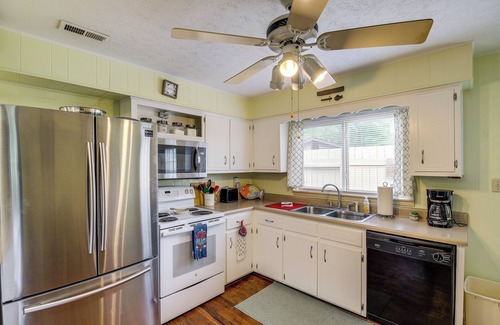 Bronston Cabina | Peaceful Bronston Getaway w/ Fire Pit & Lake Views