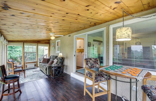 Bronston Cabina | Peaceful Bronston Getaway w/ Fire Pit & Lake Views
