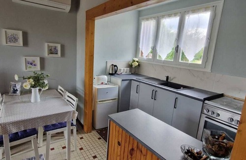Villereal Alquiler De RV | Peaceful Bungalow on spacious campground, 5 mins to a lively historical Village