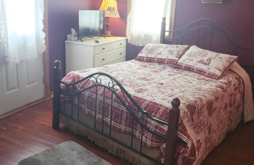 Columbia Cross Roads Otro | Peaceful country setting on an active dairy farm.