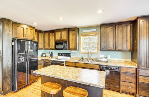 Ardmore Cabina | Peaceful Cabin at Lake Logan w/ Spacious Yard!