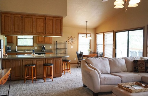 Evening Shade Cabina | Peaceful Cabin in the Woods Near Lake Tenkiller - Sleeps 6