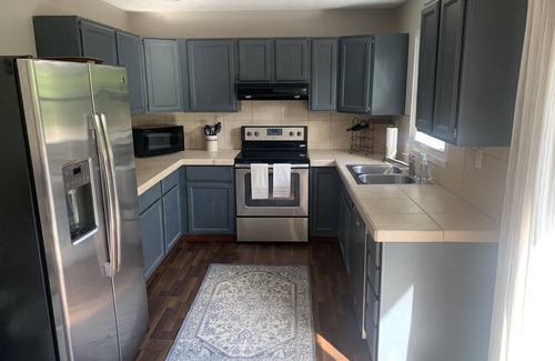 Williamstown Cabaña | Peaceful Cabin in Cove on Williamstown Lake 7 miles from Ark Encounter