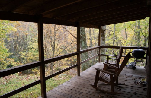 Cattail Creek Cabina | Cabina de paz situado en una cresta en las montañas Blue Ridge en Cattail Creek