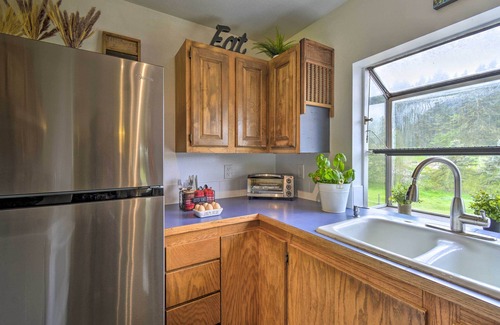 Adelma Beach Cabina | Peaceful Cabin on Horse Farm, 5 Mi to Town!